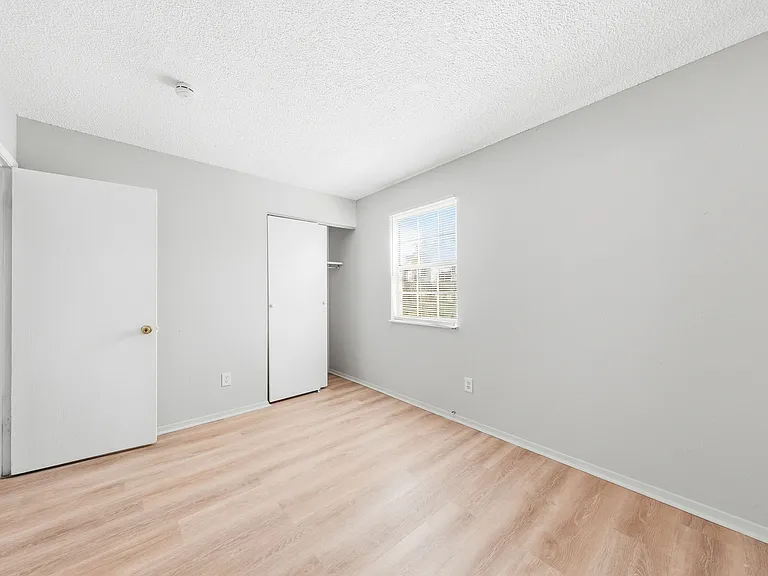 2415 Shirley Ave — Photo 20