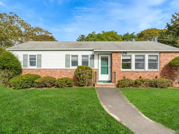 10 Argonne Road W, Hampton Bays, NY 11946