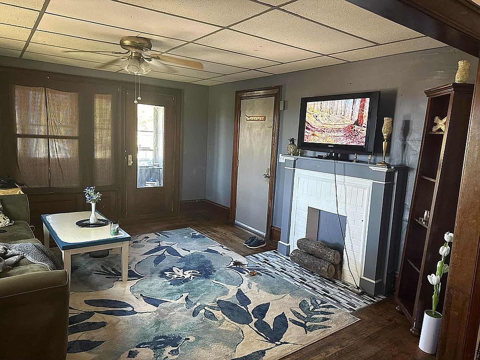 1st image of 32 Ahrens Ave