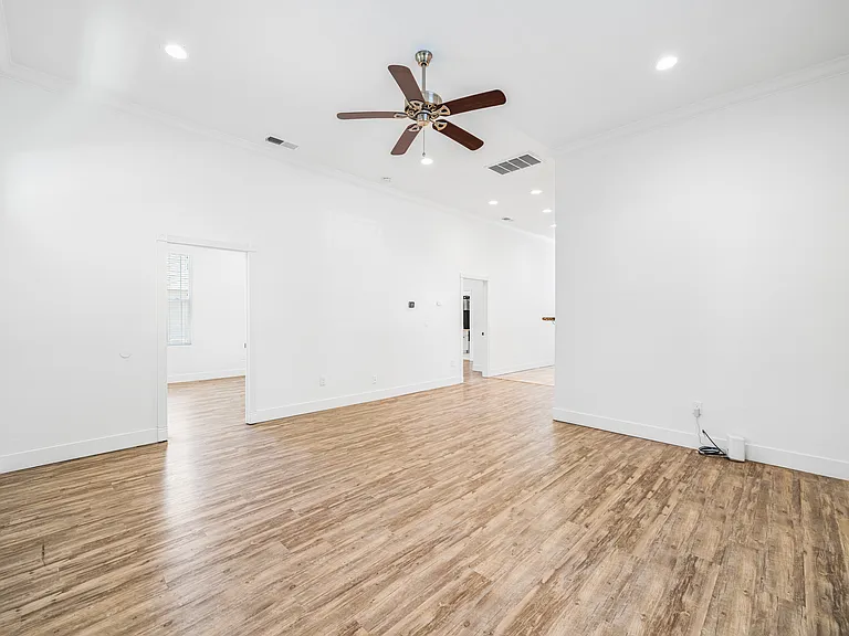 Frontroom 3