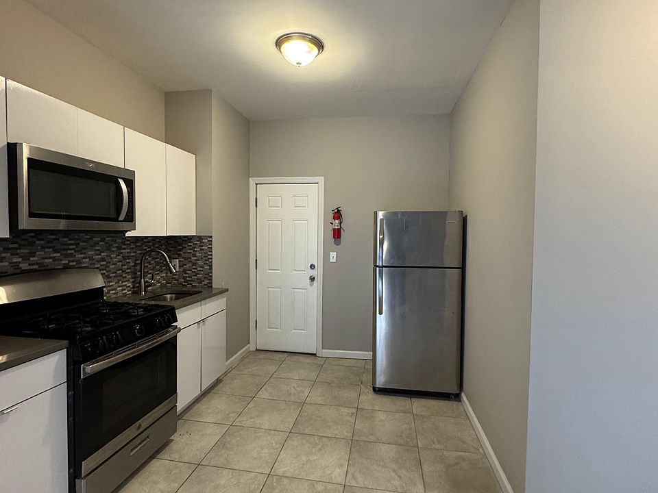 1st image of 298 Halsted St #6F