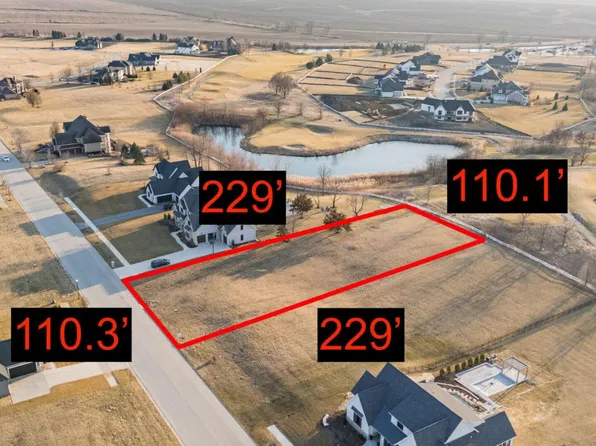 7477 Fairway Dr, Yorkville, IL 60560