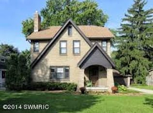 1031 Santa Cruz Dr SE, East Grand Rapids, MI 49506