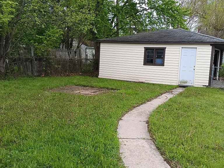 15604 Coram St — Photo 6