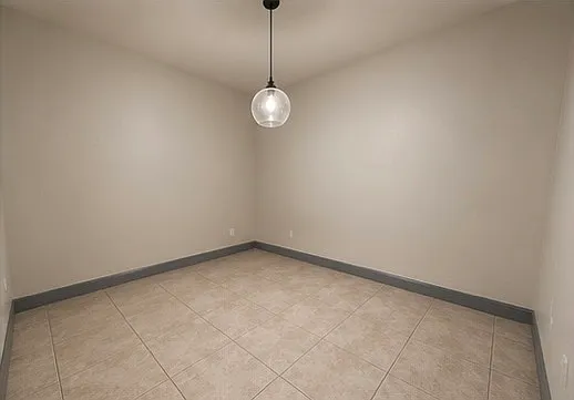 2258 Bluebird Pl — Photo 3