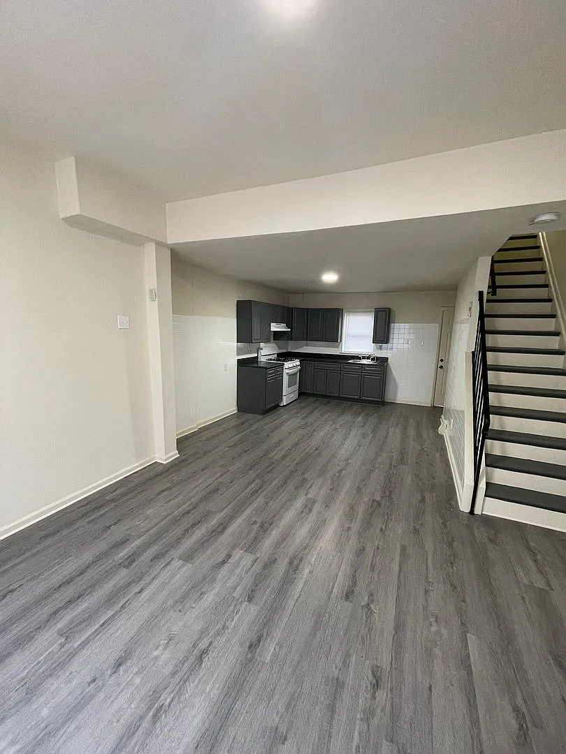 Four Bedroom House For Rent — Photo 2