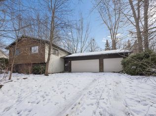 1355 Granite Ln N, Oakdale, MN 55128