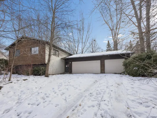 1355 Granite Ln N, Oakdale, MN 55128