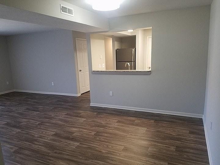 1st image of 3175 Plaza Dr NE APT 4