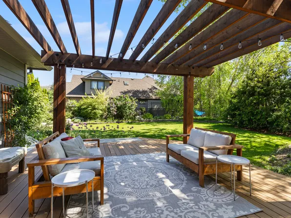 1717 Canyon View Ct, Kelowna, BC V1W 4A2