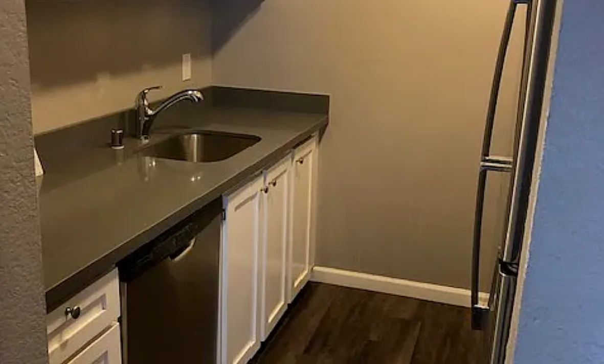 Emerald Place Apartments — Photo 2