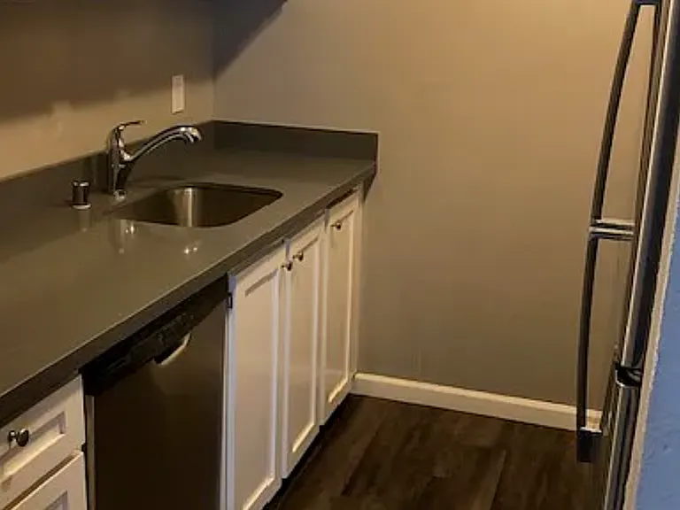 Emerald Place Apartments — Photo 2