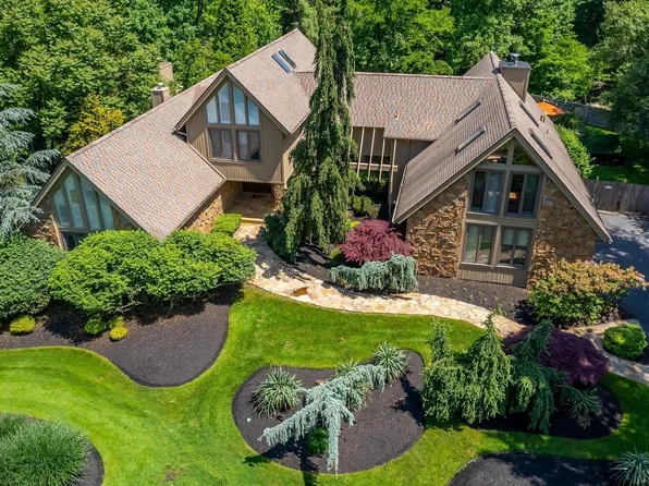 3 Wilderness Dr, Cherry Hill, NJ 08003