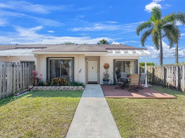 1064 E Lakes Dr, Pompano Beach, FL 33064