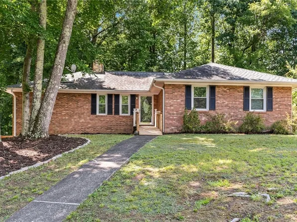 2350 Oakton Dr, Clemmons, NC 27012