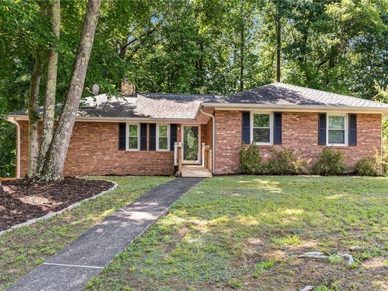 2350 Oakton Dr, Clemmons, NC 27012