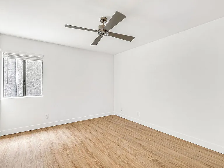 5807 Laurel Canyon Blvd — Photo 16