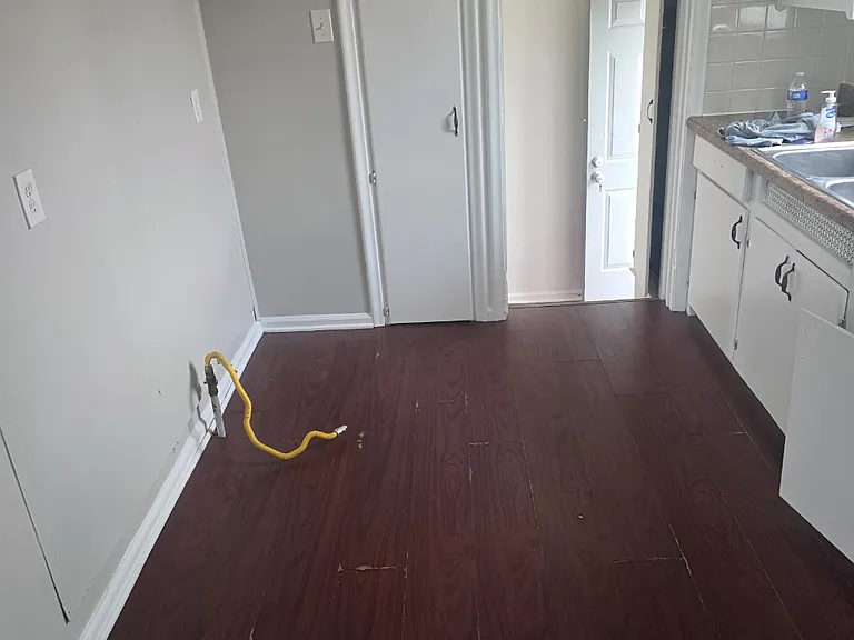26490 Avondale St — Photo 3