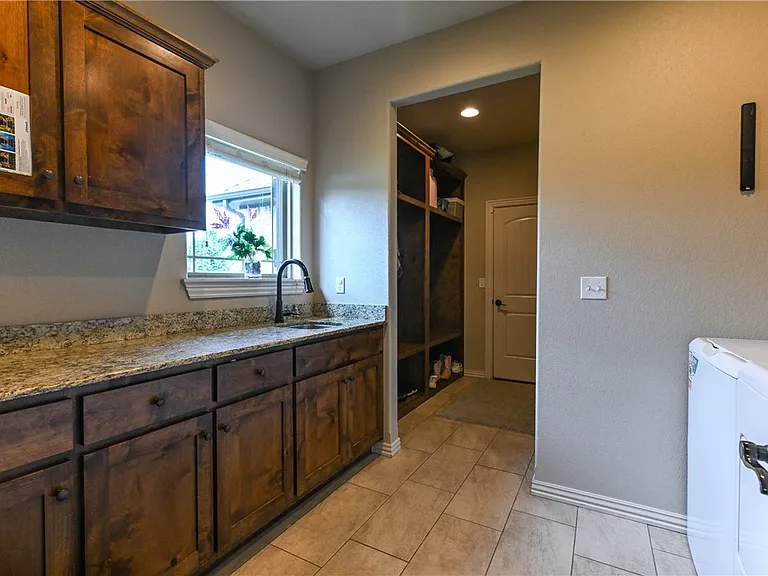 5824 W Persimmon St — Photo 9