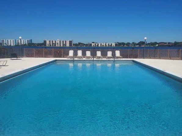 113 Lake Emerald Dr APT 102