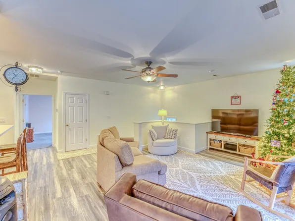 9 Blueberry Hill Road #8, Plymouth, NH 03264