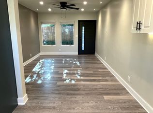3211 W Alameda Ave APT B, Burbank, CA 91505