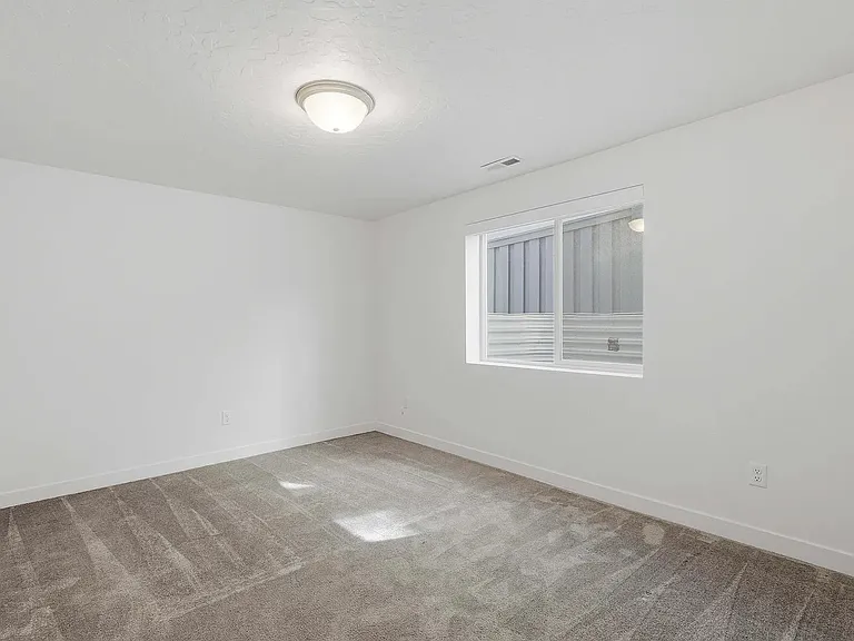 915 N Evelyn St — Photo 7