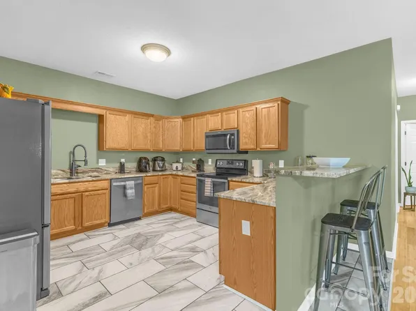 709 Villas Ct, Asheville, NC 28806