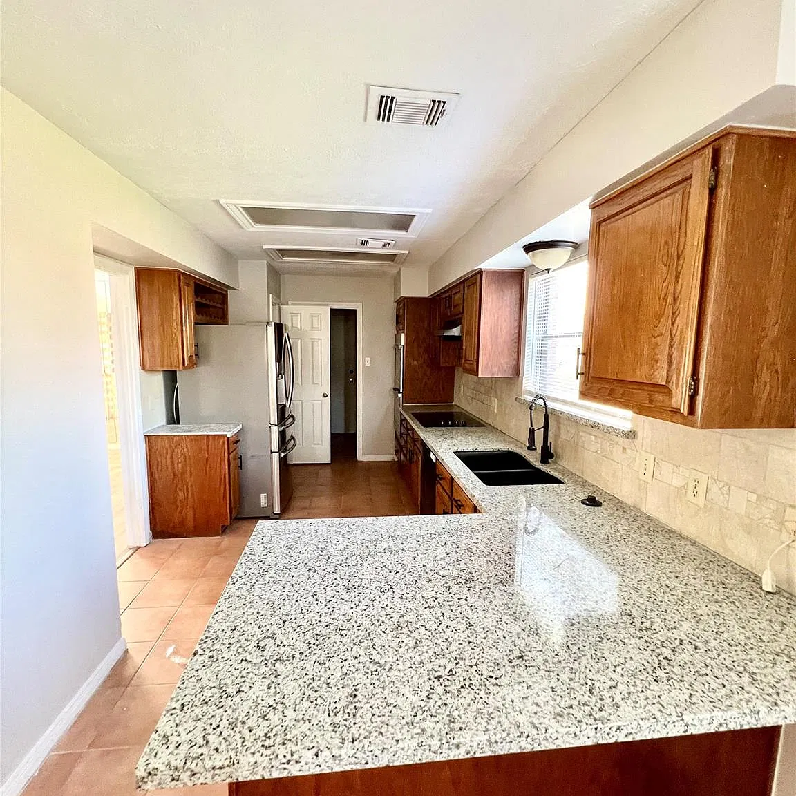 3 bed, 2.5 bath, $2,050 — Photo 4