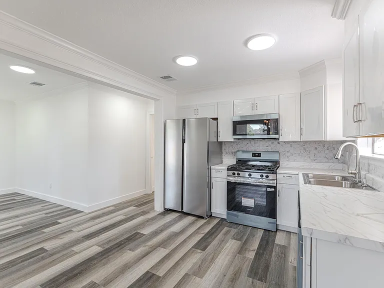 10126 Pine Moss Dr — Photo 12