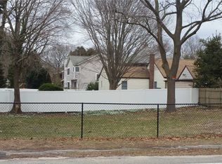 Laurel Rd, Northport, NY 11768