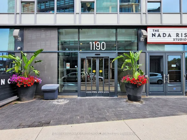 1190 Dundas St E, Toronto, ON