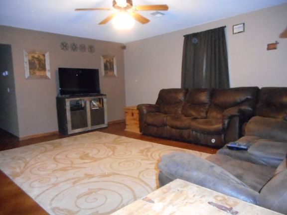 3rd image of 915 W Seminole Dr