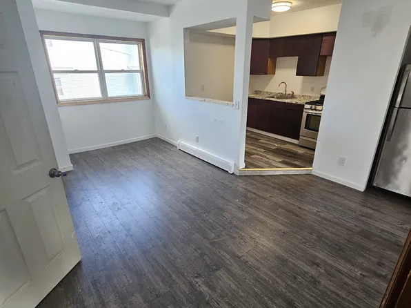 364 Hope St #2N, Fall River, MA 02721