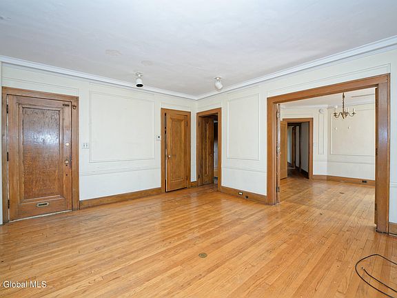5th image of 405 Manning Boulevard