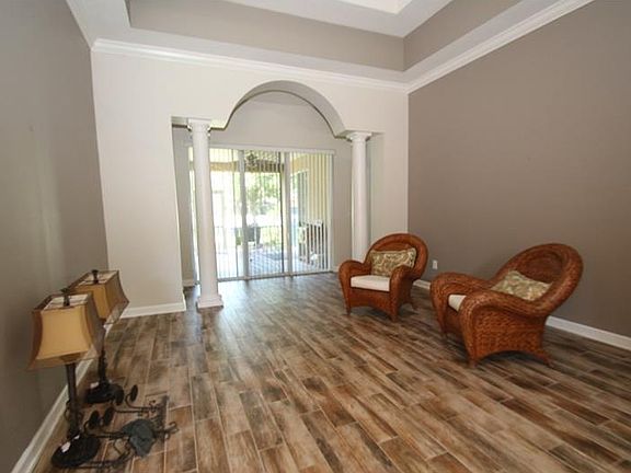 4th image of 402 Chinahill Ct