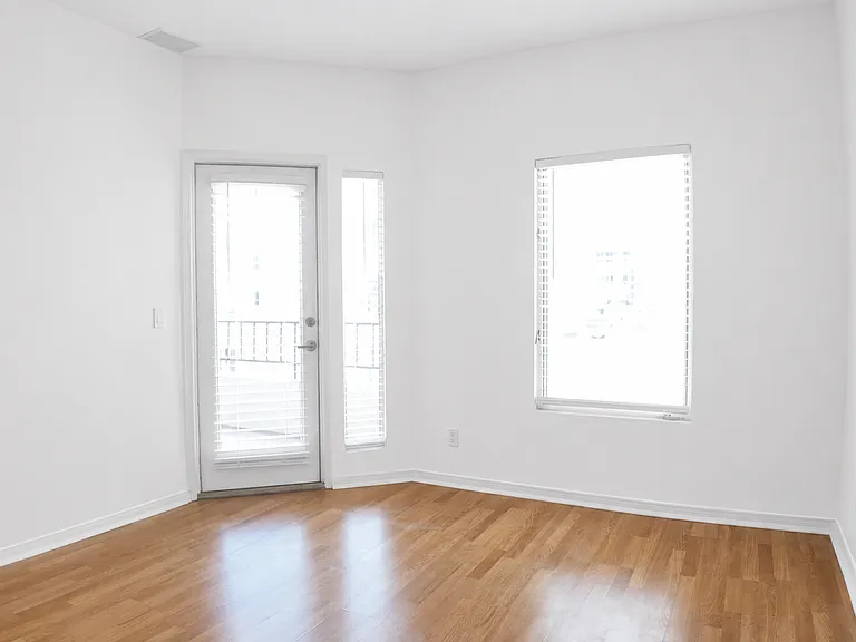 655 Columbia St #313 — Photo 4