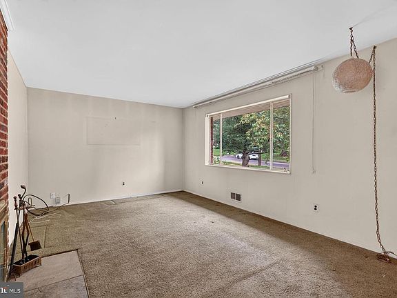 3rd image of 7532 Murillo St