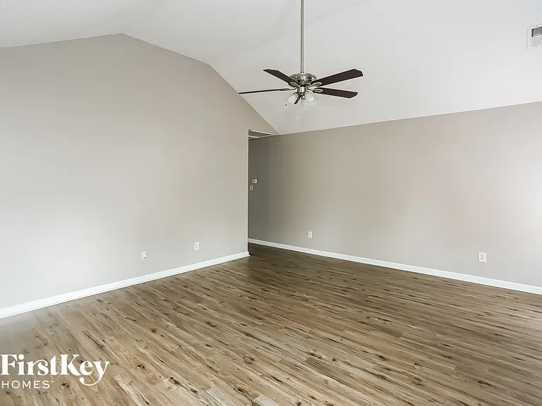 933 Milkwood Ln — Photo 7