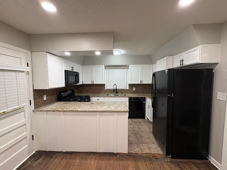 8618 E 32nd St — Photo 3