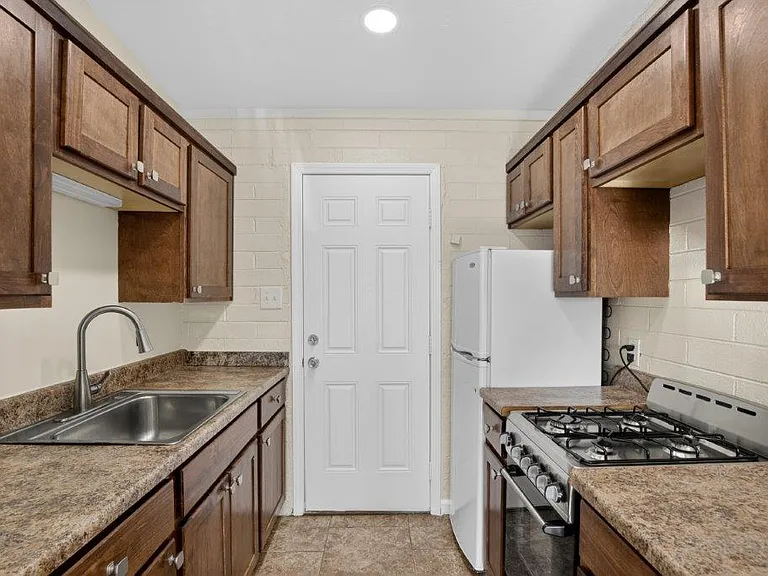 502 N 11th St #3 — Photo 3