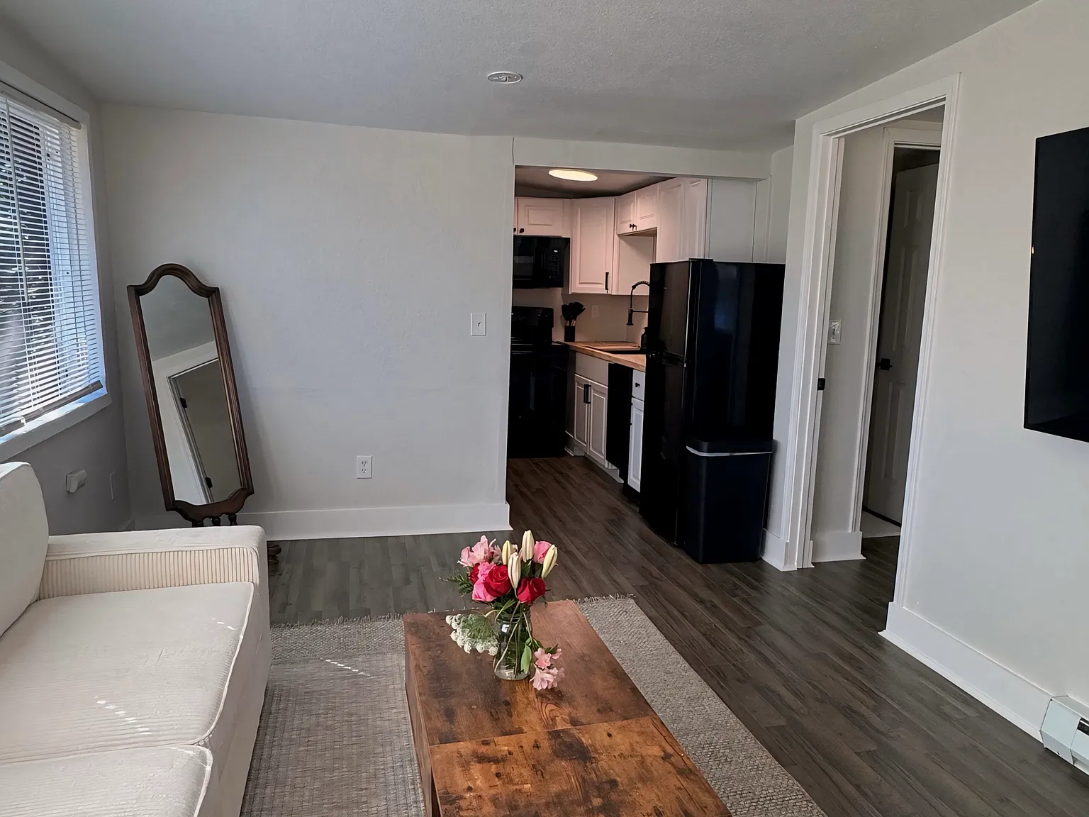 1 bed, 450 sqft, $1,700 — Photo 3