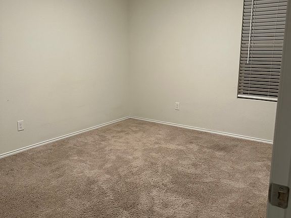 5th image of 2441 Russell St