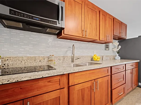 1700 Makiki St APT 211, Honolulu, HI 96822