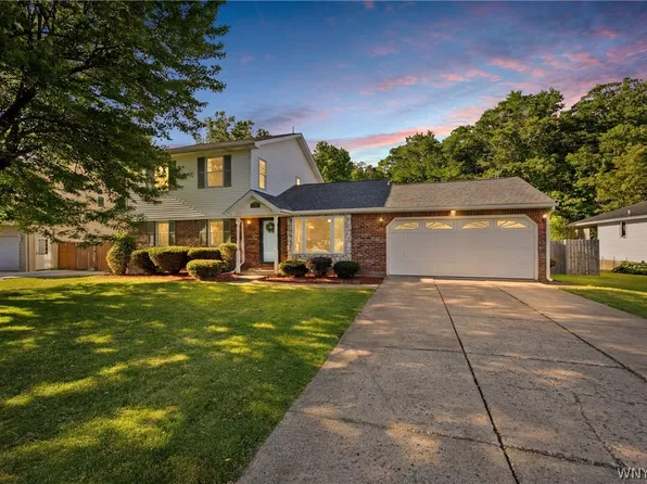 2224 Harbor Run Ln, Lake View, NY 14085