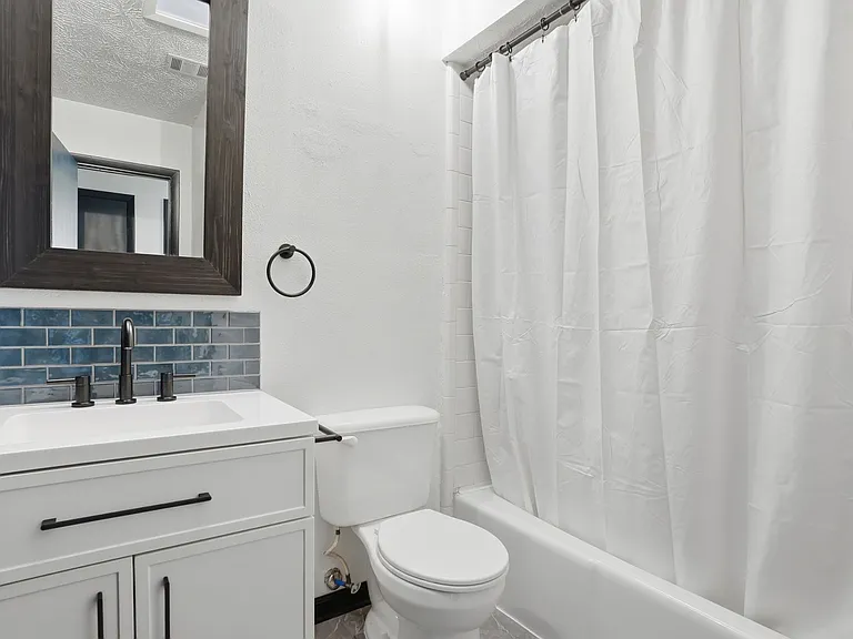 703 Pineview Ct — Photo 19