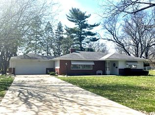 1301 Riverview Rd, Sterling, IL 61081