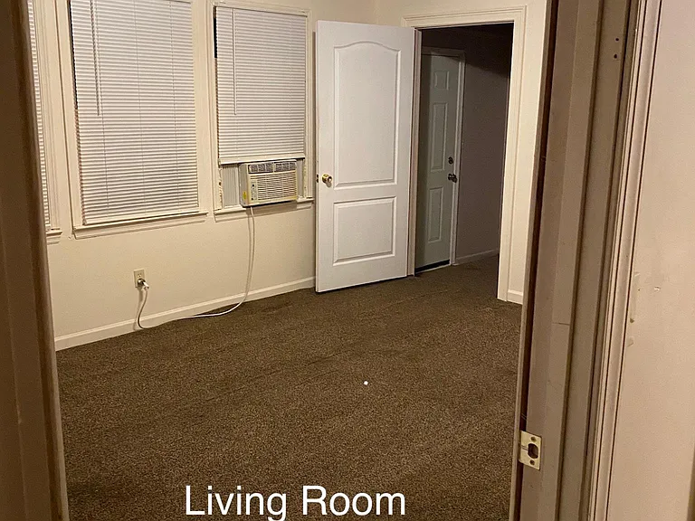2913 Walnut Ave — Photo 6