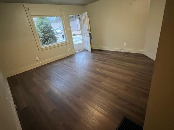 138 Sumner Ave #1, Vandergrift, PA 15690