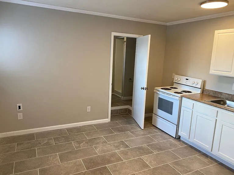 1434 6th Ave #5 — Photo 4